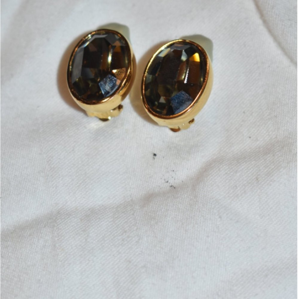 Vintage CINER Clip-On Earrings